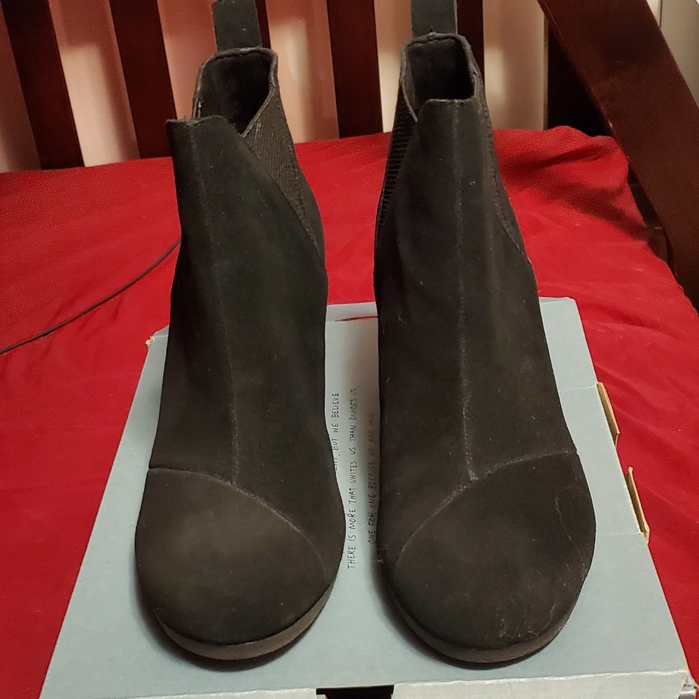 TOMS Kelsey Booties Black sz 9